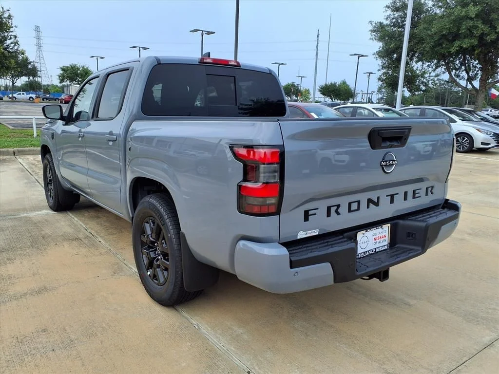 New 2026 Boulder Gray Pearl Nissan Crew Cab SV image 2