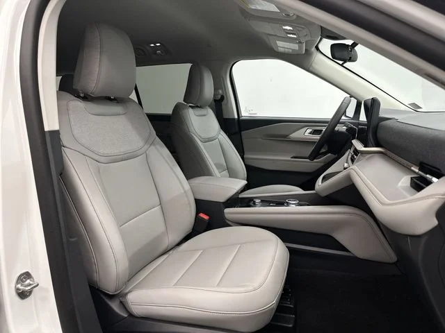 New 2026 Star White Metallic Tri-Coat Ford Active image 28