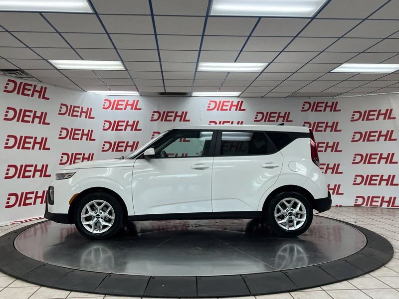 Used 2022 White Kia LX image 4