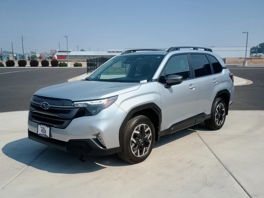 Certified Used 2025 Ice Silver Metallic Subaru Premium image 7