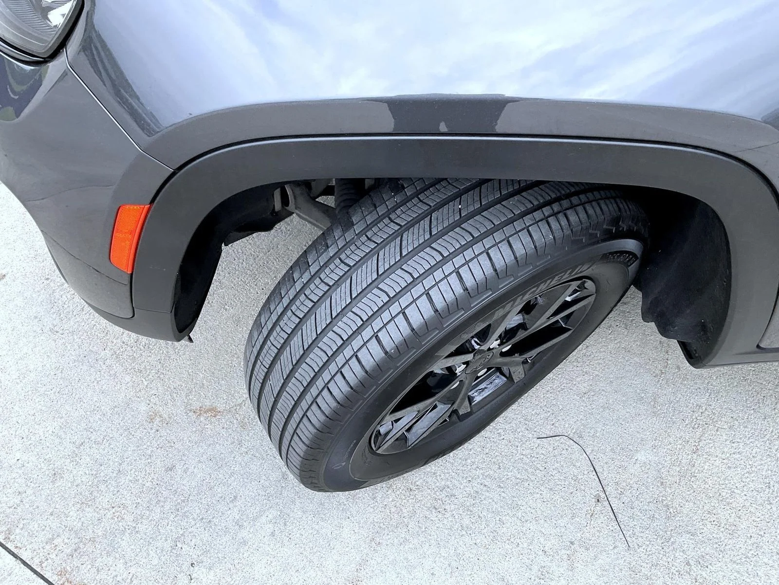 Used 2024 Gray Jeep Altitude image 23
