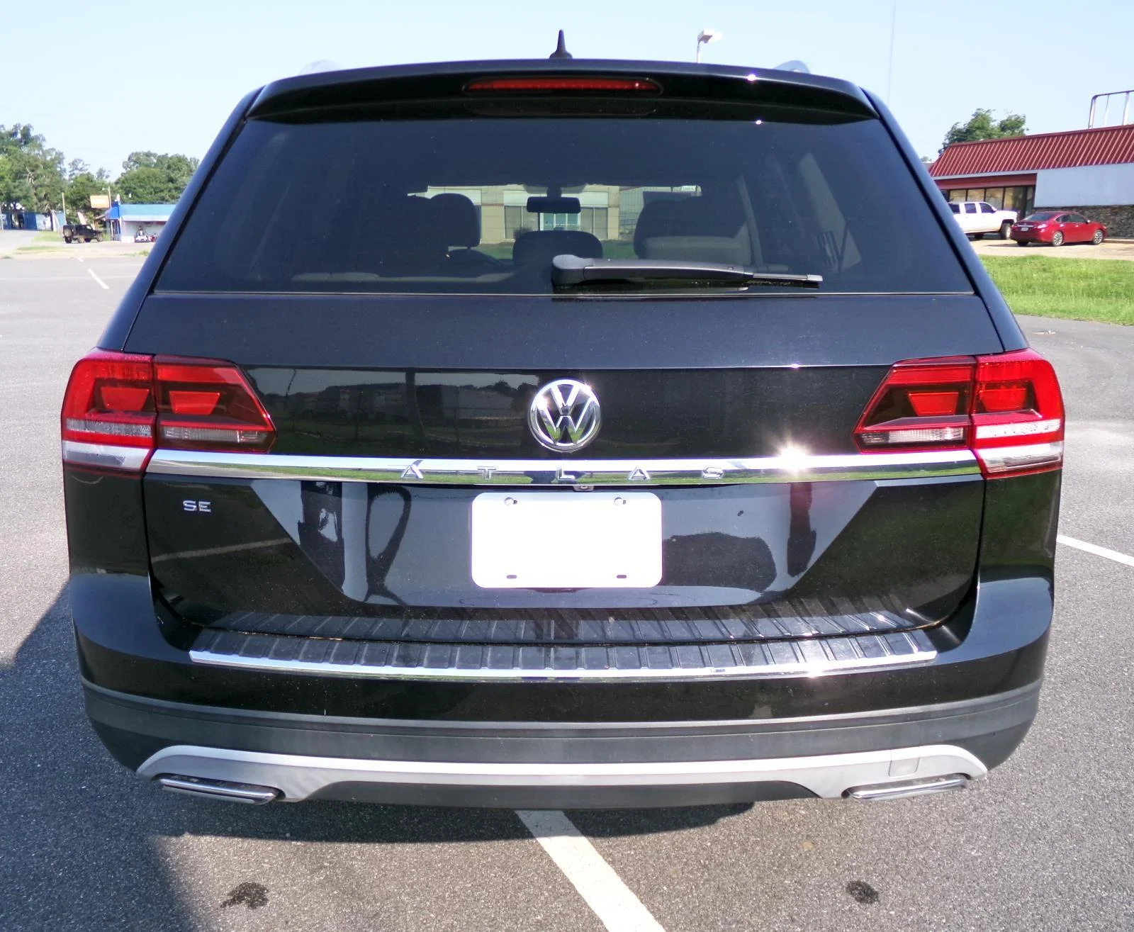 Used 2019 Deep Black Pearl Volkswagen 2.0T SE image 4