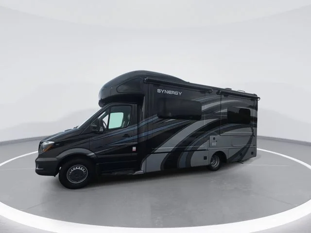 Used 2016  Mercedes-Benz Base image 6