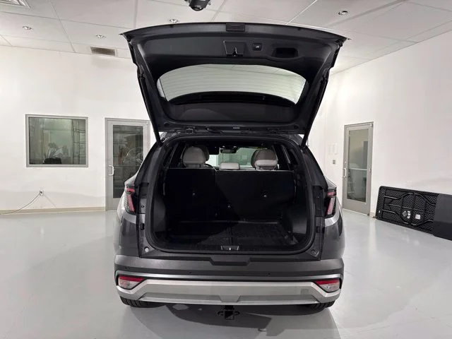 Used 2025  Hyundai Limited image 11