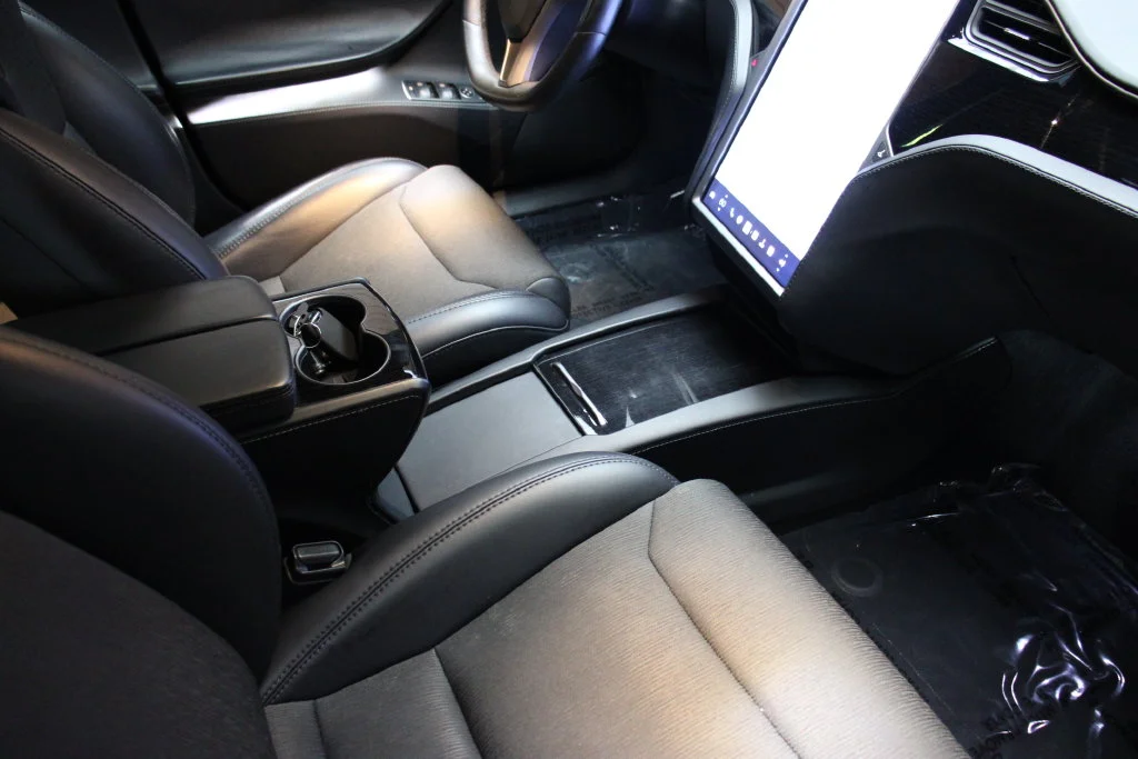 Used 2018 Obsidian Black Metallic Tesla  image 23