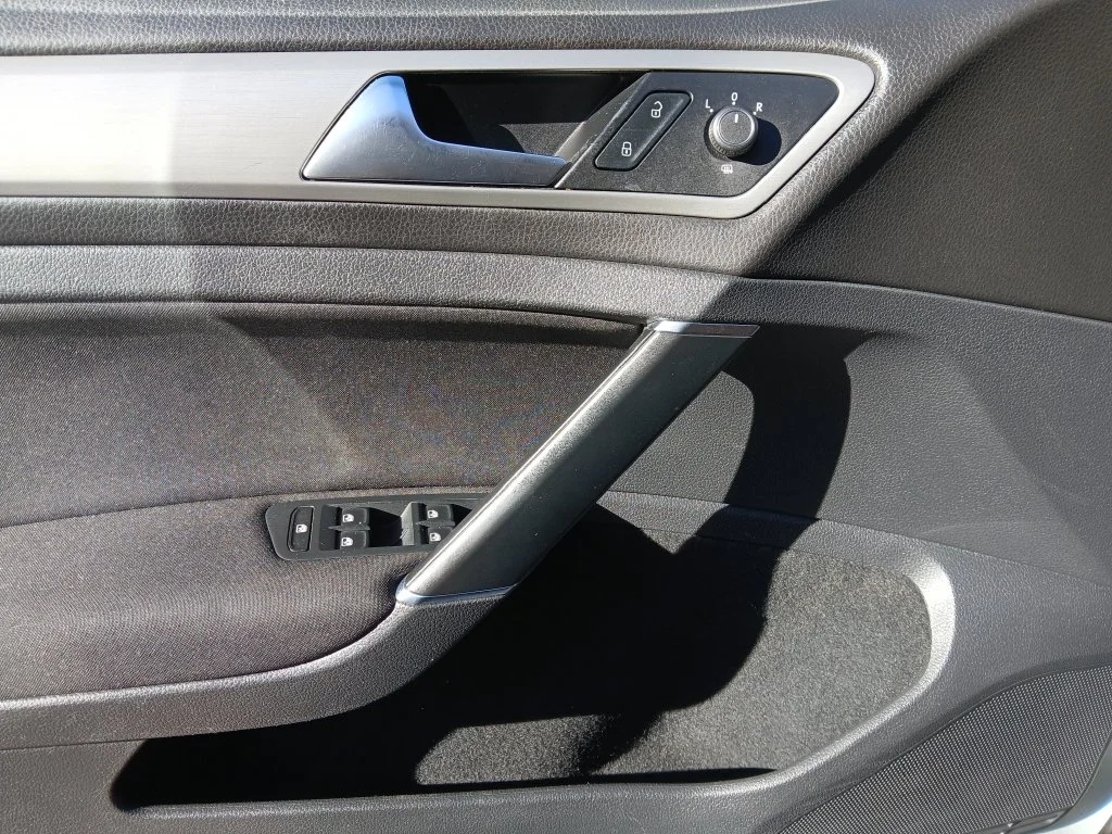 Used 2017 Silver Volkswagen S image 23
