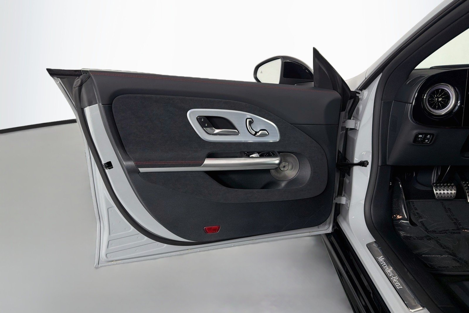 New 2027 MANUFAKTUR Alpine Grey Mercedes-Benz CLA 220 Hybrid image 22
