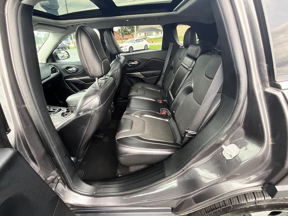 Used 2019 Gray Jeep Limited image 30