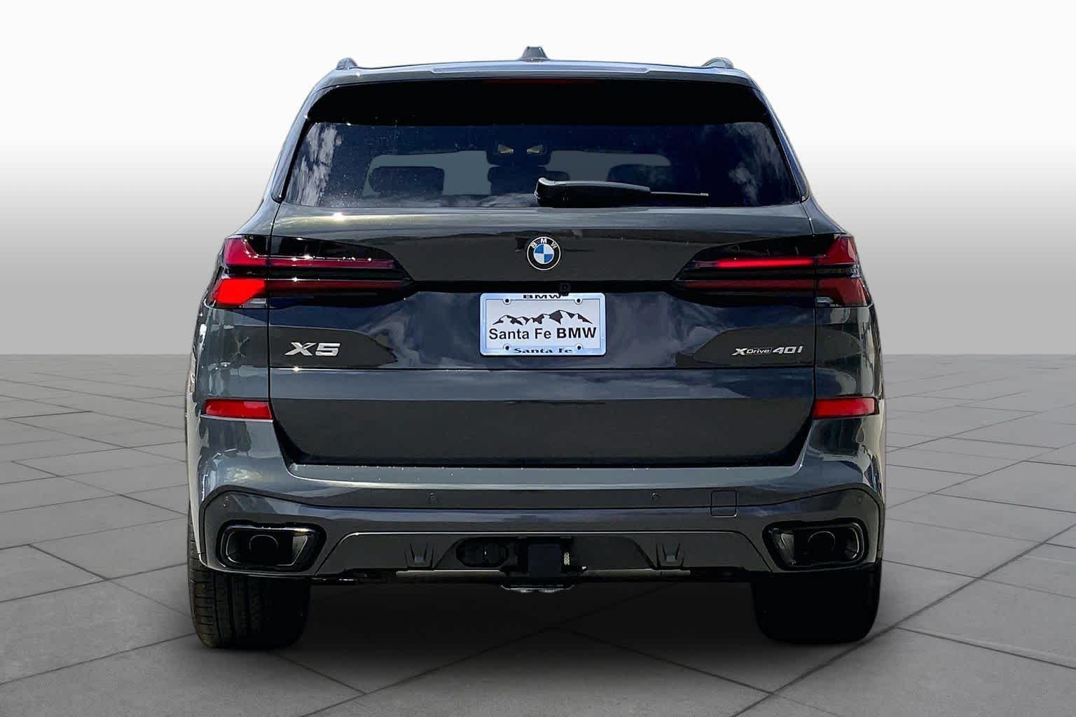 New 2026 Dravit Grey Metallic BMW xDrive40i image 4