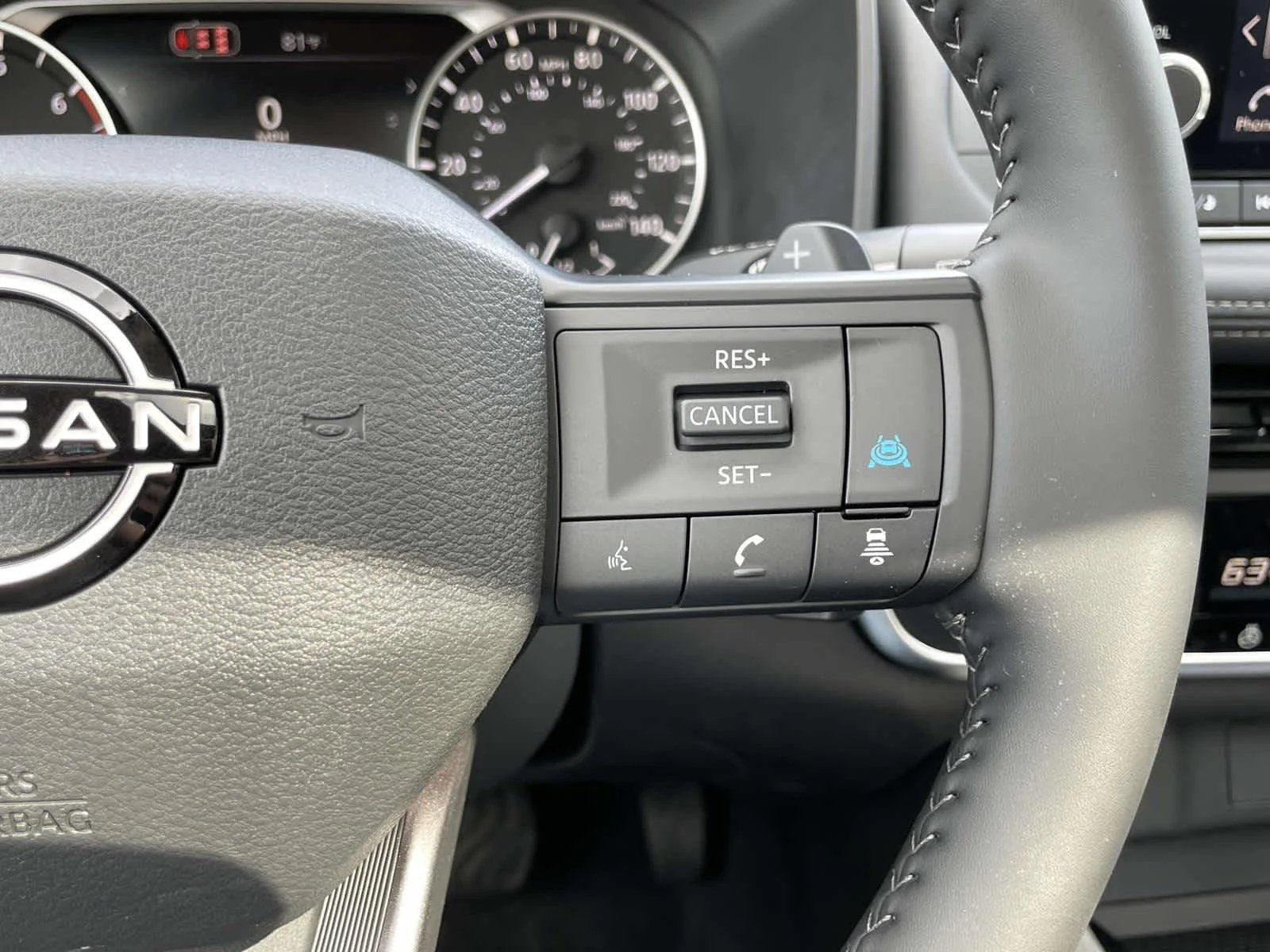 New 2026 Everest White Pearl Tricoat Nissan Dark Armor image 33