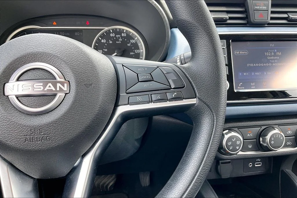 Used 2025 Silver Nissan 1.6 SV image 11