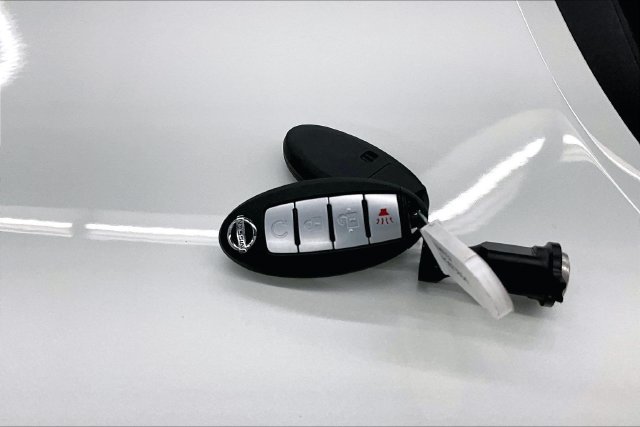 Used 2021 Glacier White Nissan SV image 11