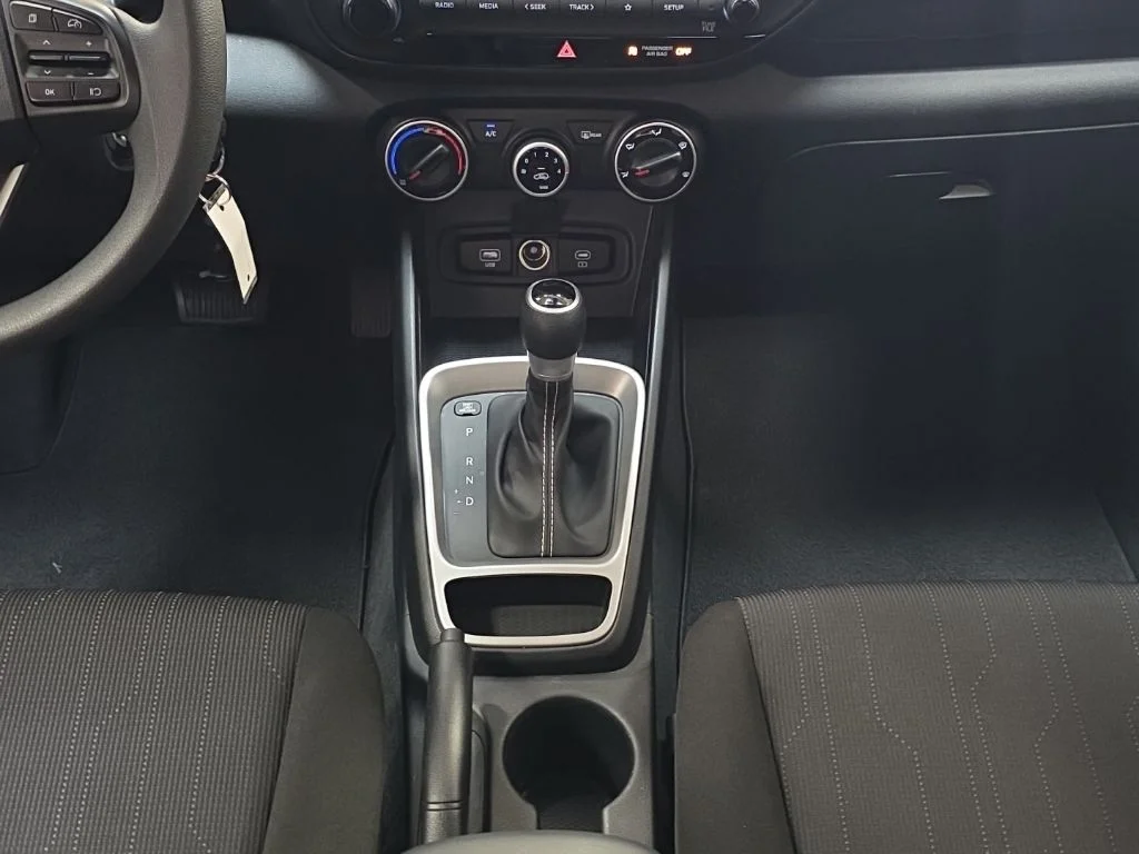 Used 2025 Lunar White Hyundai SE image 20