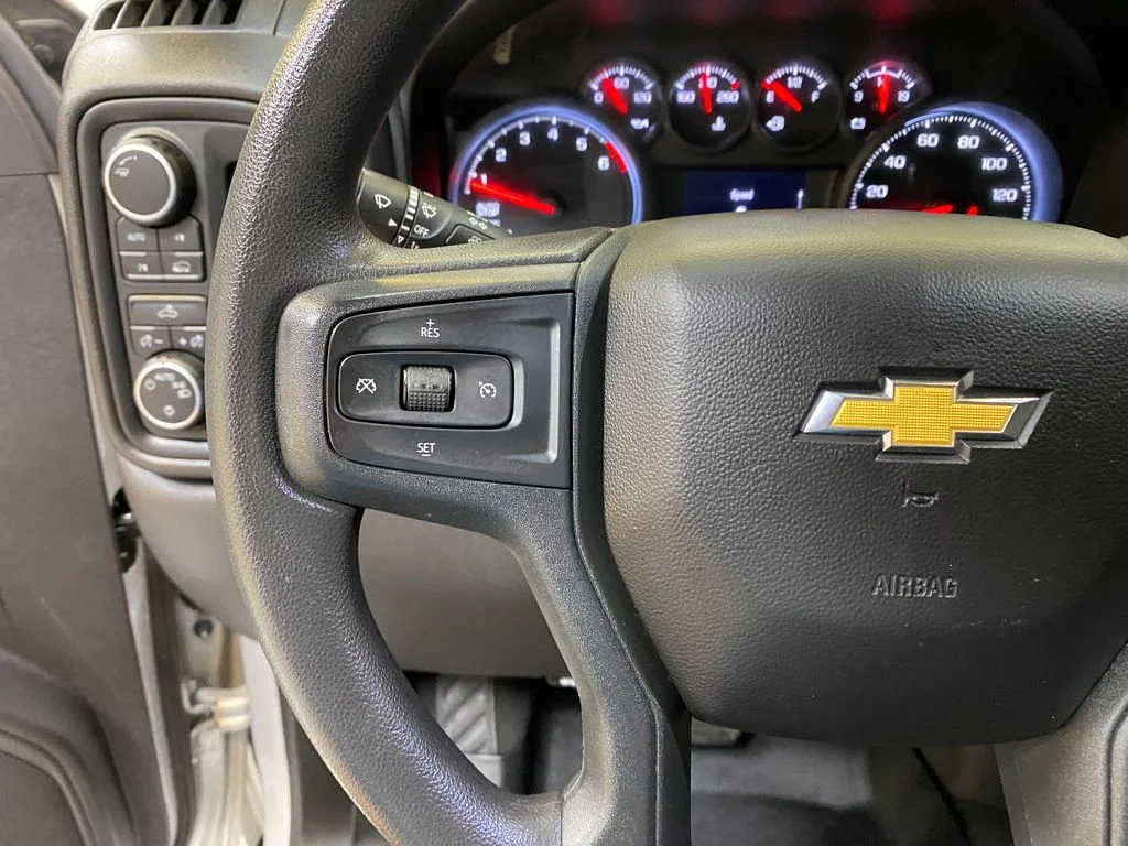 Used 2022 Silver Chevrolet Custom image 31