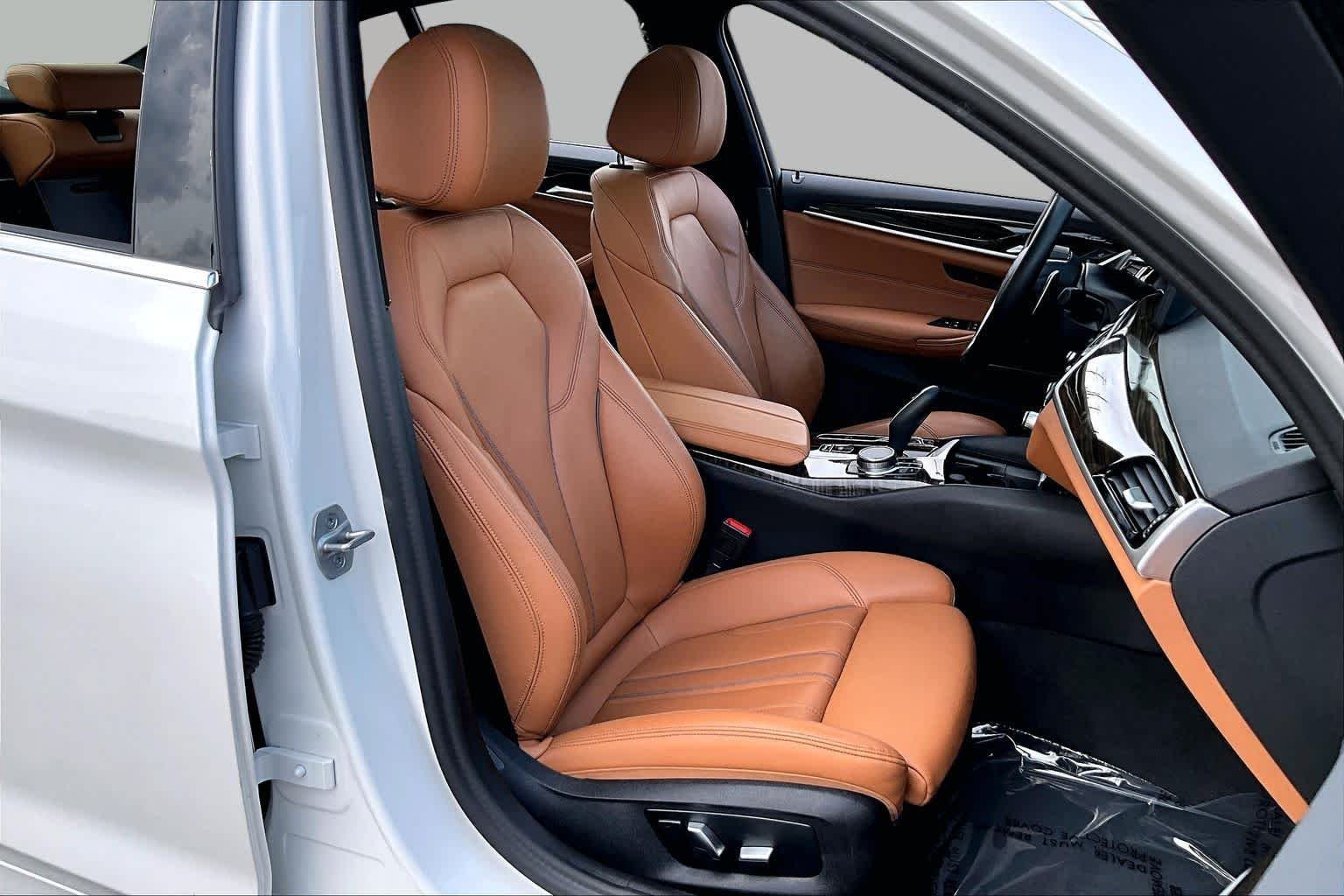 Used 2023 Mineral White Metallic BMW 530i xDrive image 9
