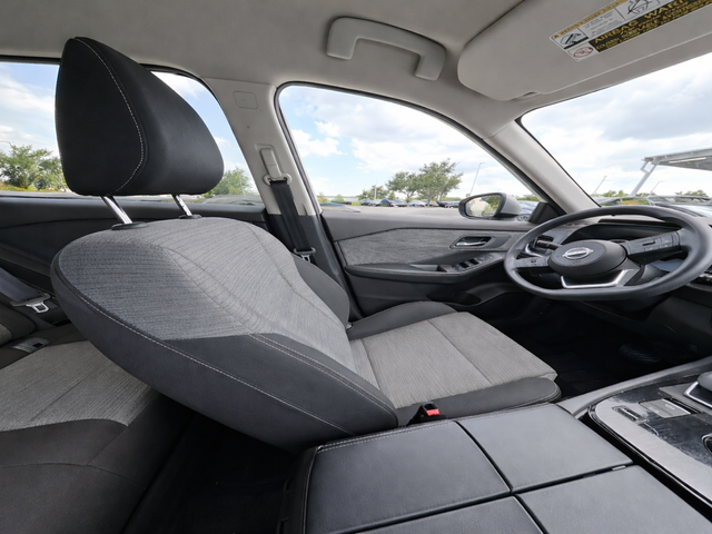 Used 2023 White Nissan SV image 13