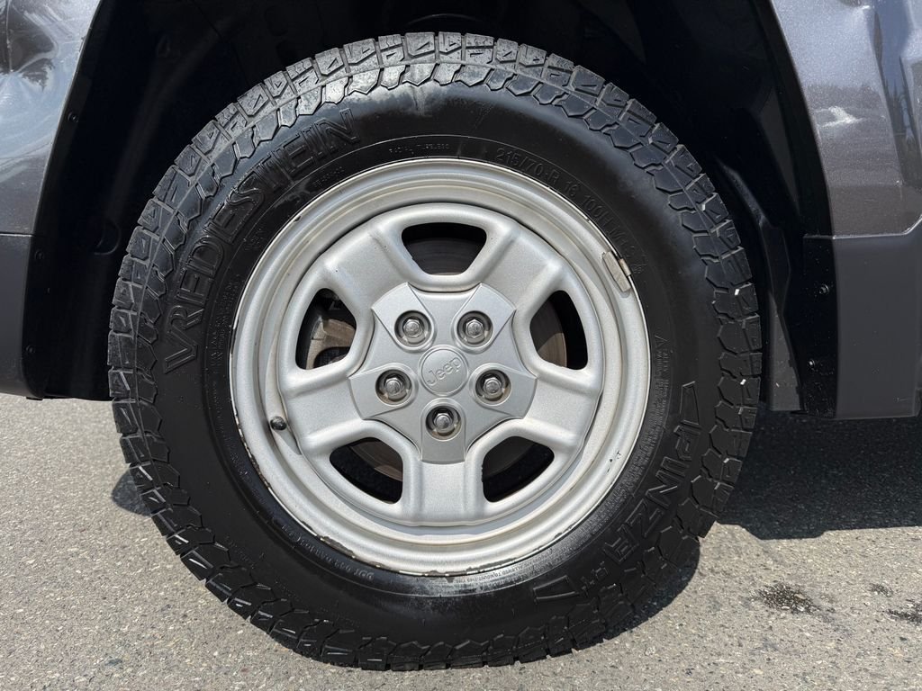 Used 2016 Gray Jeep Sport image 9