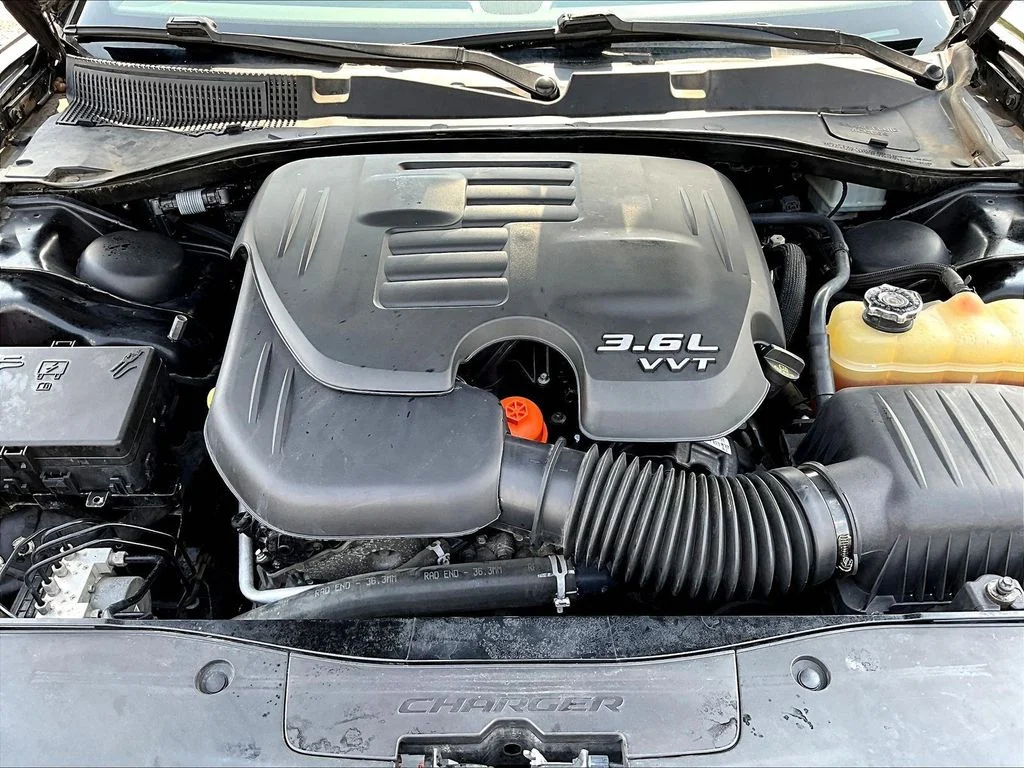 Used 2016 Black Dodge SXT image 30