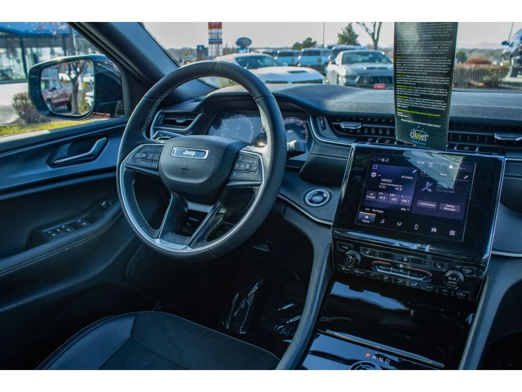 New 2025 Velvet Red Pearlcoat Jeep Altitude X image 17