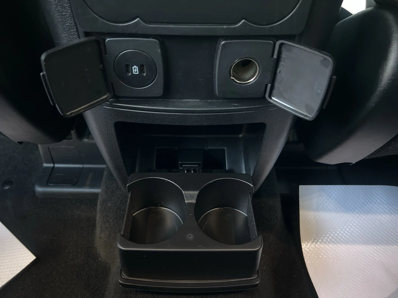 Used 2023 Agate Black Metallic Ford XLT image 25