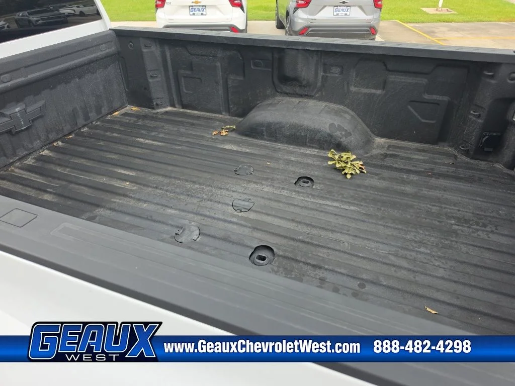 Used 2025 White Chevrolet LT image 16