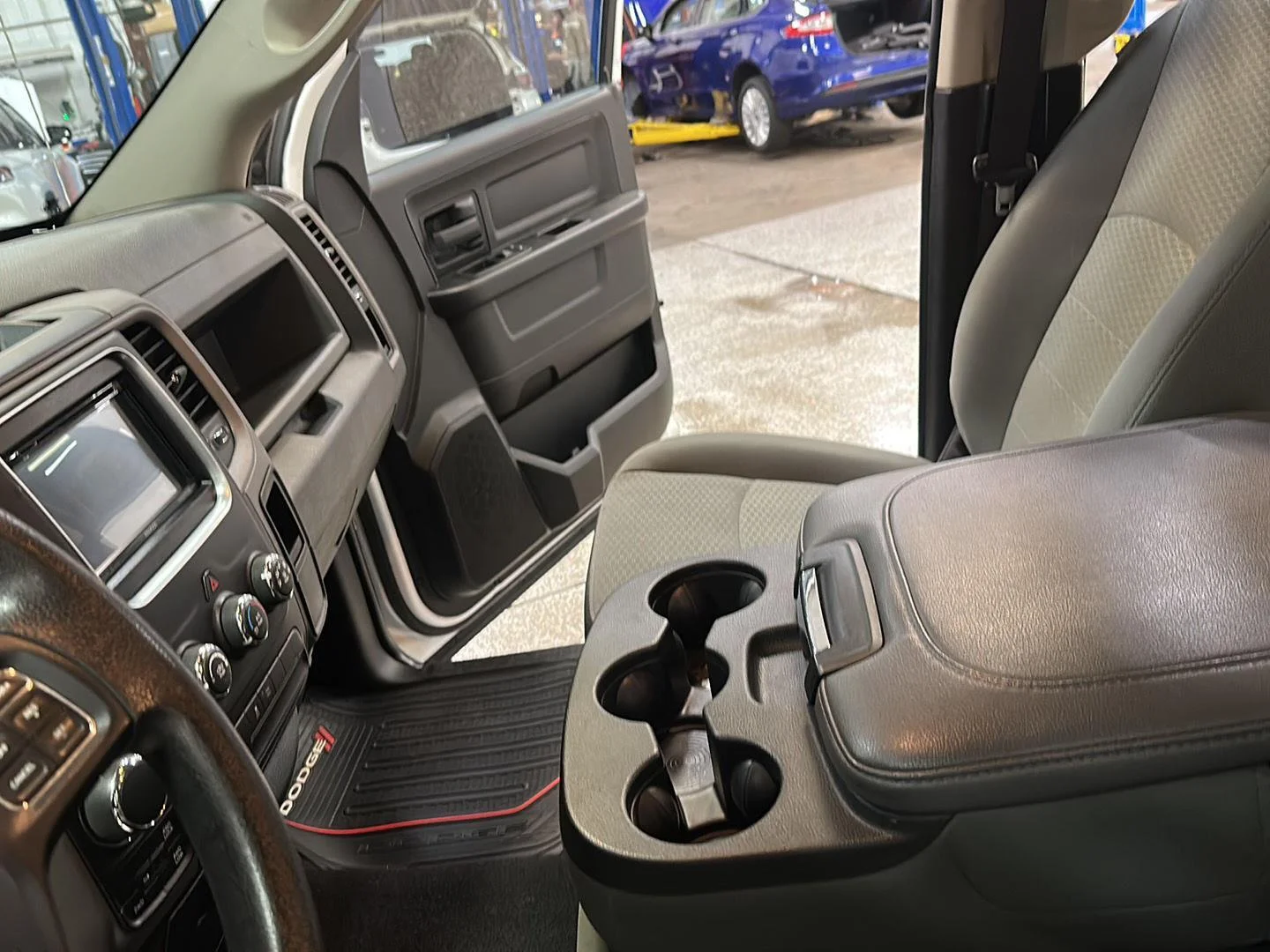 Used 2016 Bright White Clearcoat Ram Express image 25