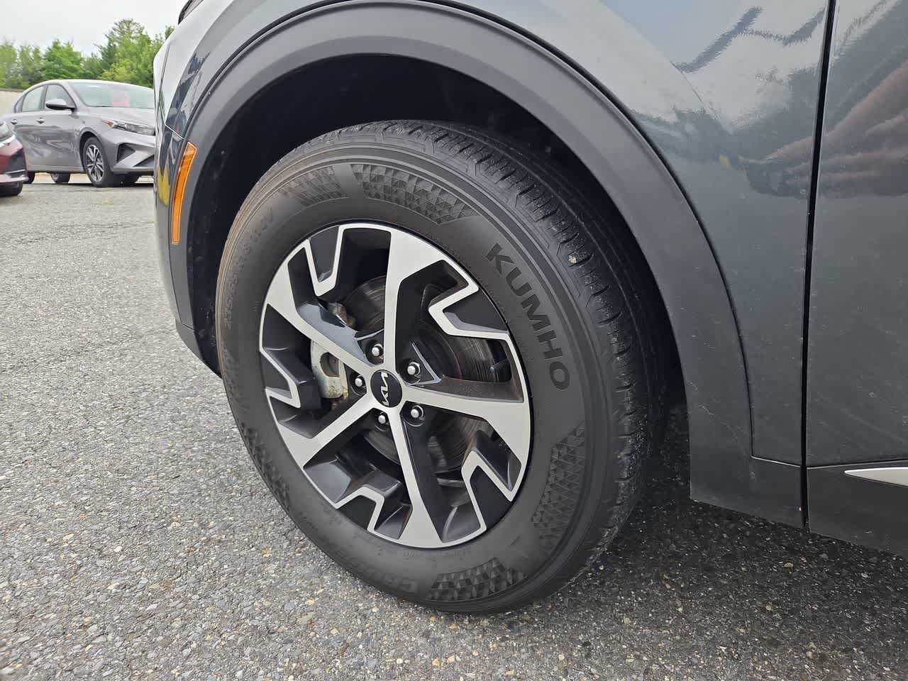 Used 2024 Gravity Gray Kia EX image 10