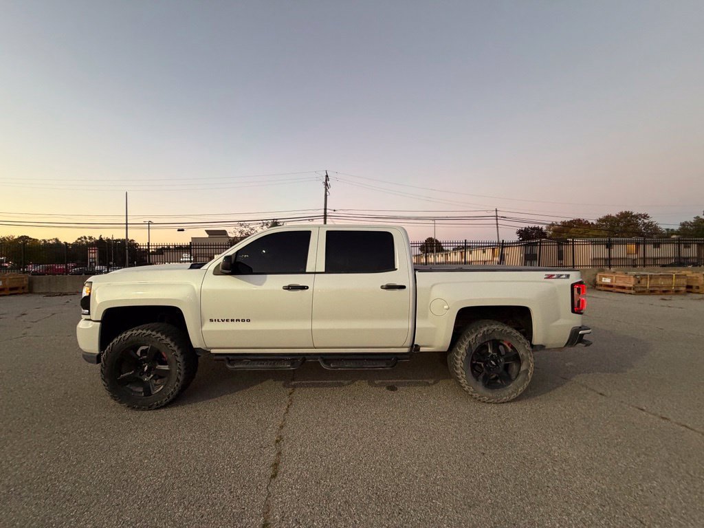 Used 2017 IRIDESCENT PEARL TRICOAT Chevrolet LTZ image 5