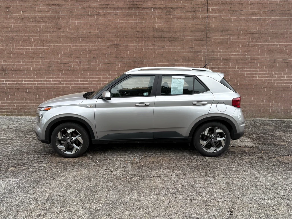 Used 2025 Shimmering Silver Hyundai SEL image 3