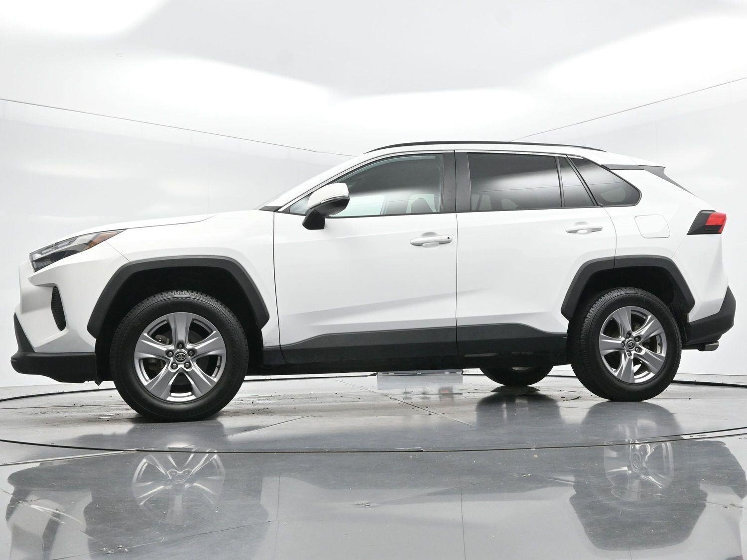 Used 2022 White Toyota XLE image 45