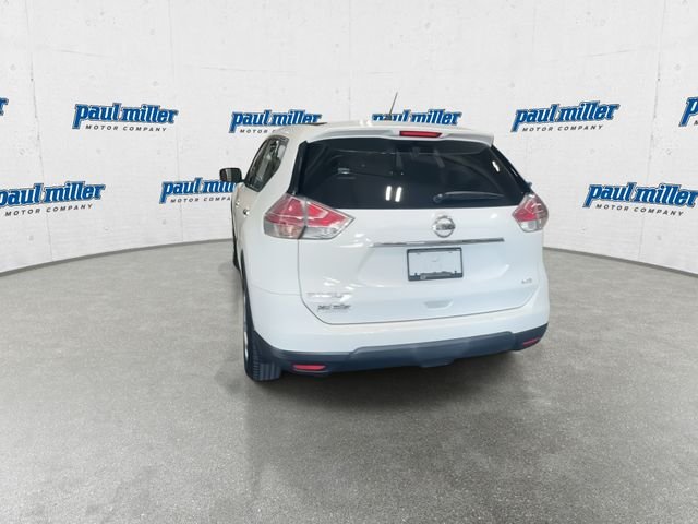Used 2015 Glacier White Nissan S image 9