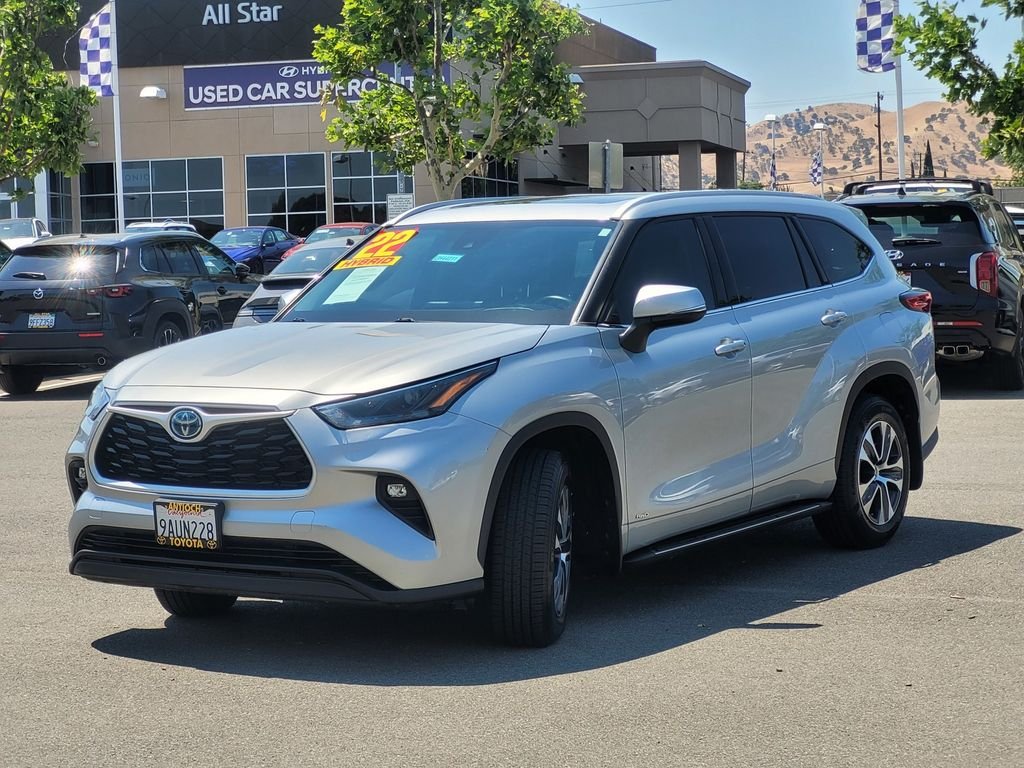 Used 2022 Silver Toyota XLE image 8