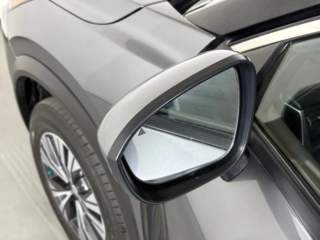 Used 2023 Gray Nissan SV image 13