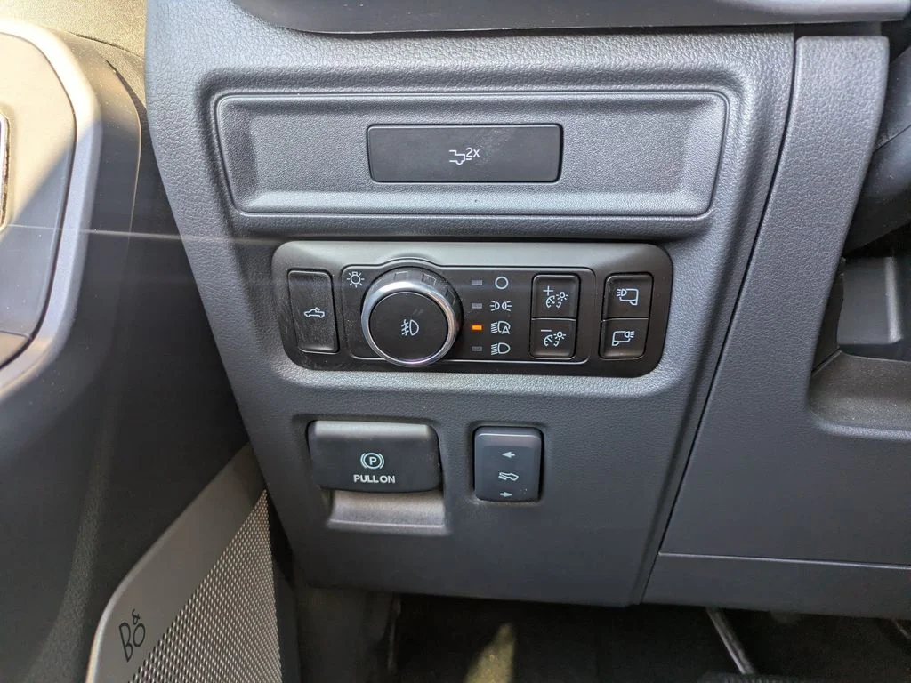 New 2026 Agate Black Metallic Ford XLT image 29