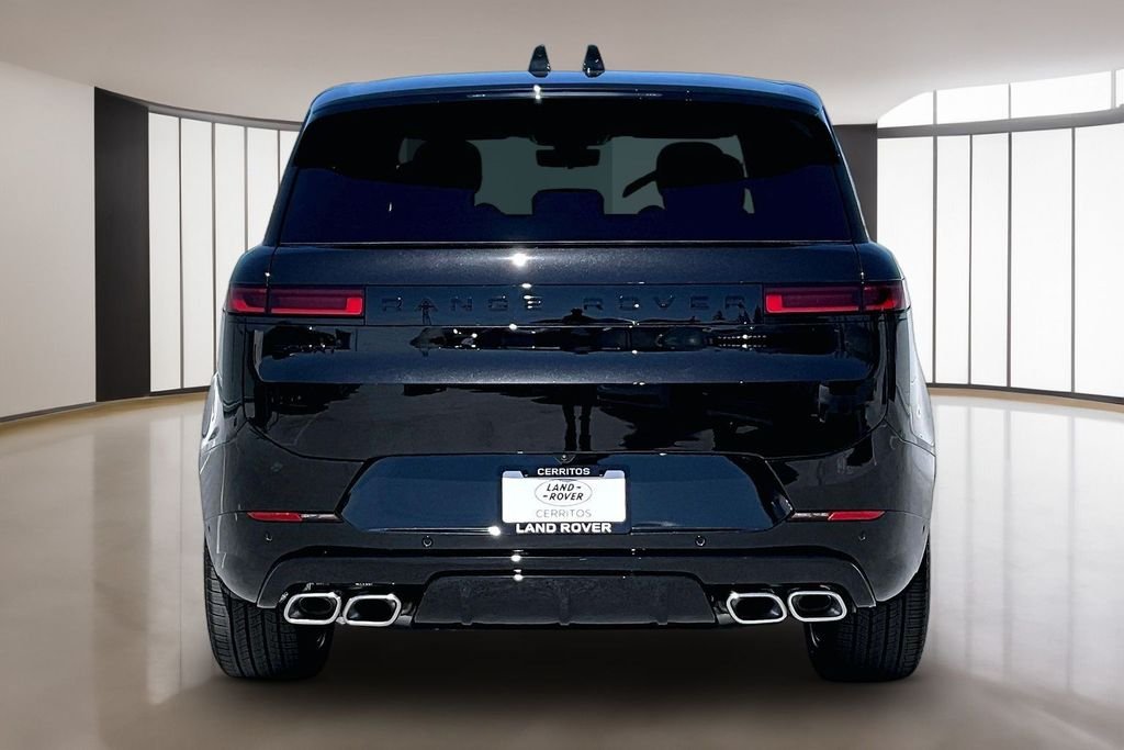 New 2026 SANTORINI BLACK Land Rover Dynamic SE image 4