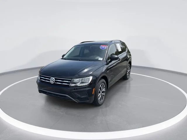 Used 2019 Black Volkswagen 2.0T SE image 3