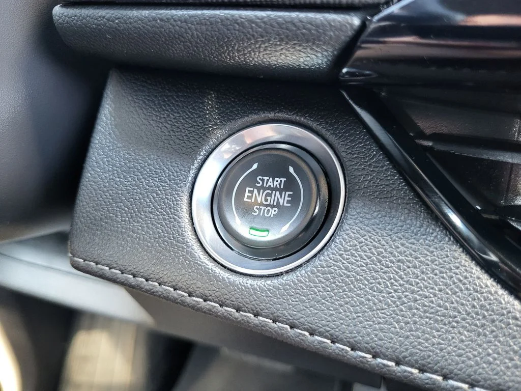 Used 2025 Summit White Buick Preferred image 17