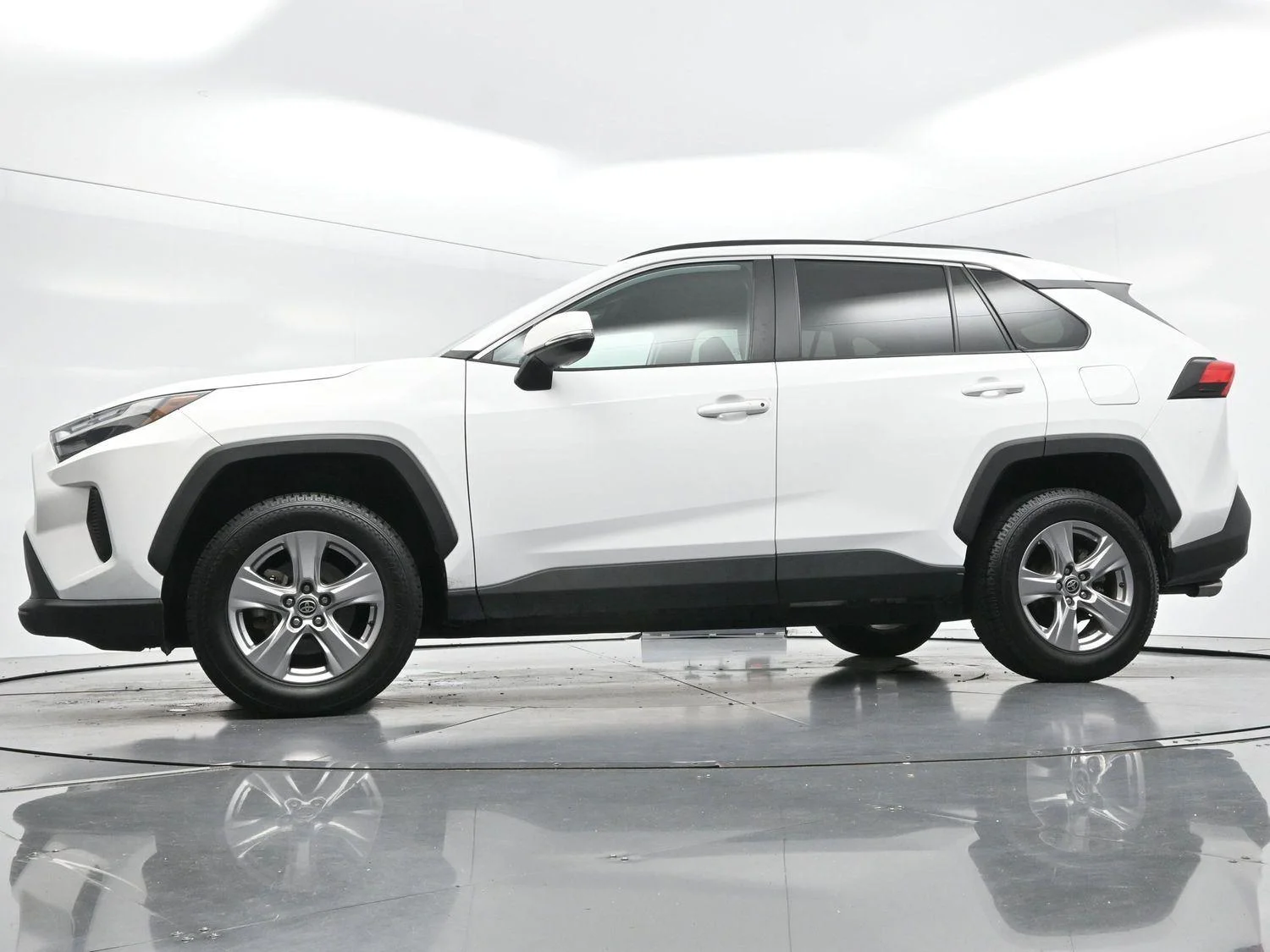 Used 2022 White Toyota XLE image 45