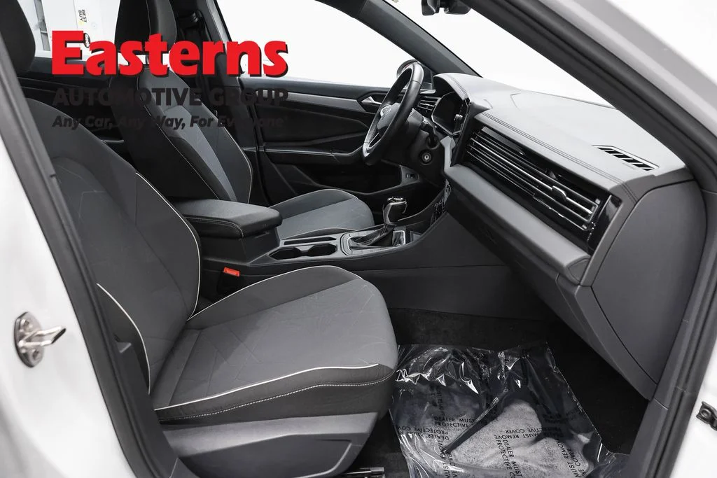 Used 2025 White Volkswagen 1.5T Sport image 23