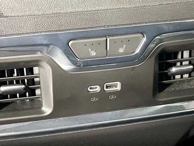 Used 2023 Silver GMC Denali image 25