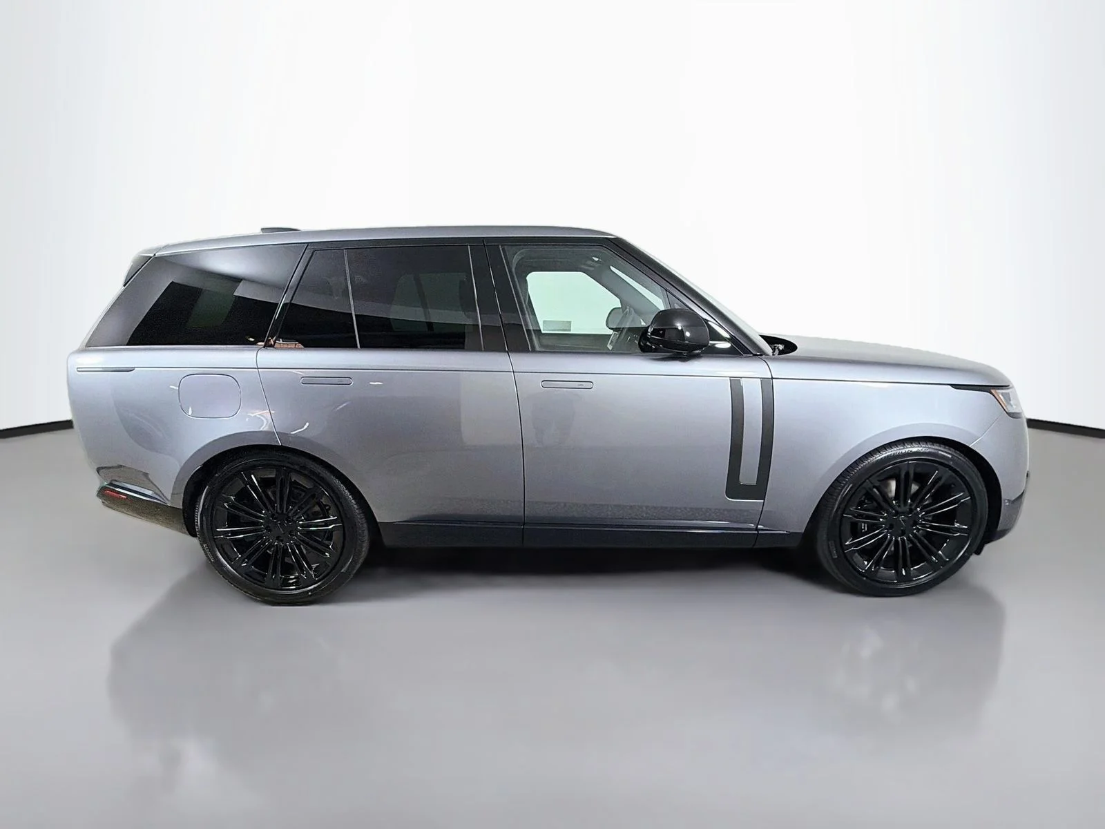 New 2026 Eiger Gray Meta Land Rover SE image 6