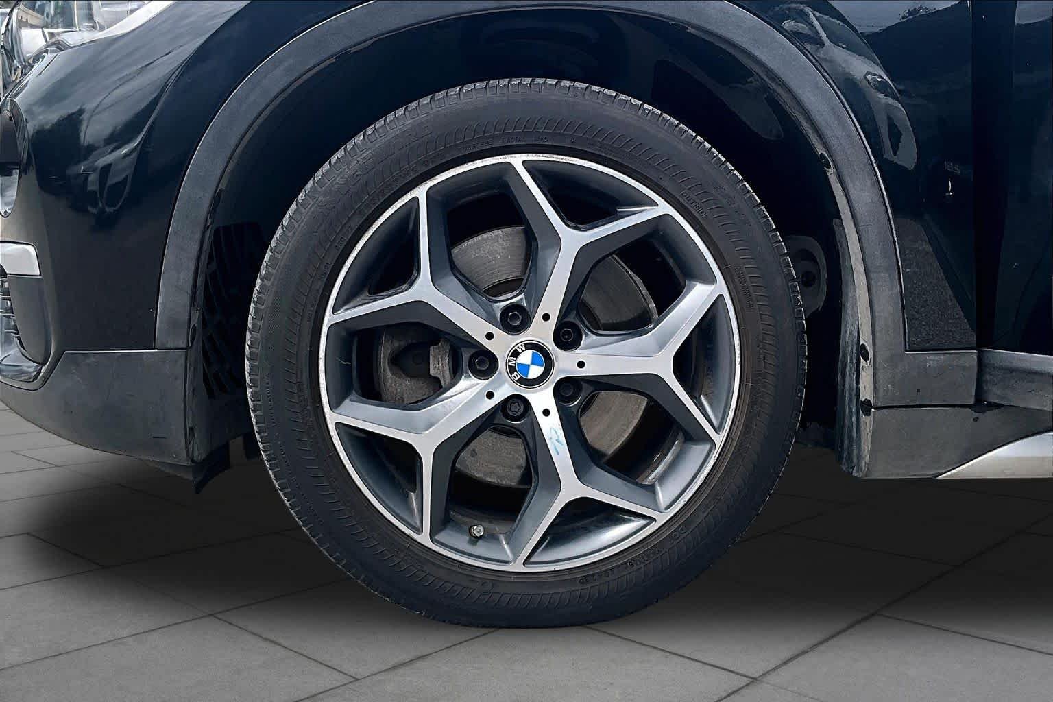 Used 2018 Black Sapphire Metallic BMW sDrive28i image 10