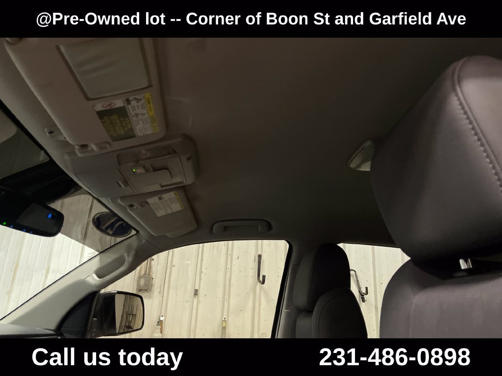 Used 2021 White Toyota SR5 image 13