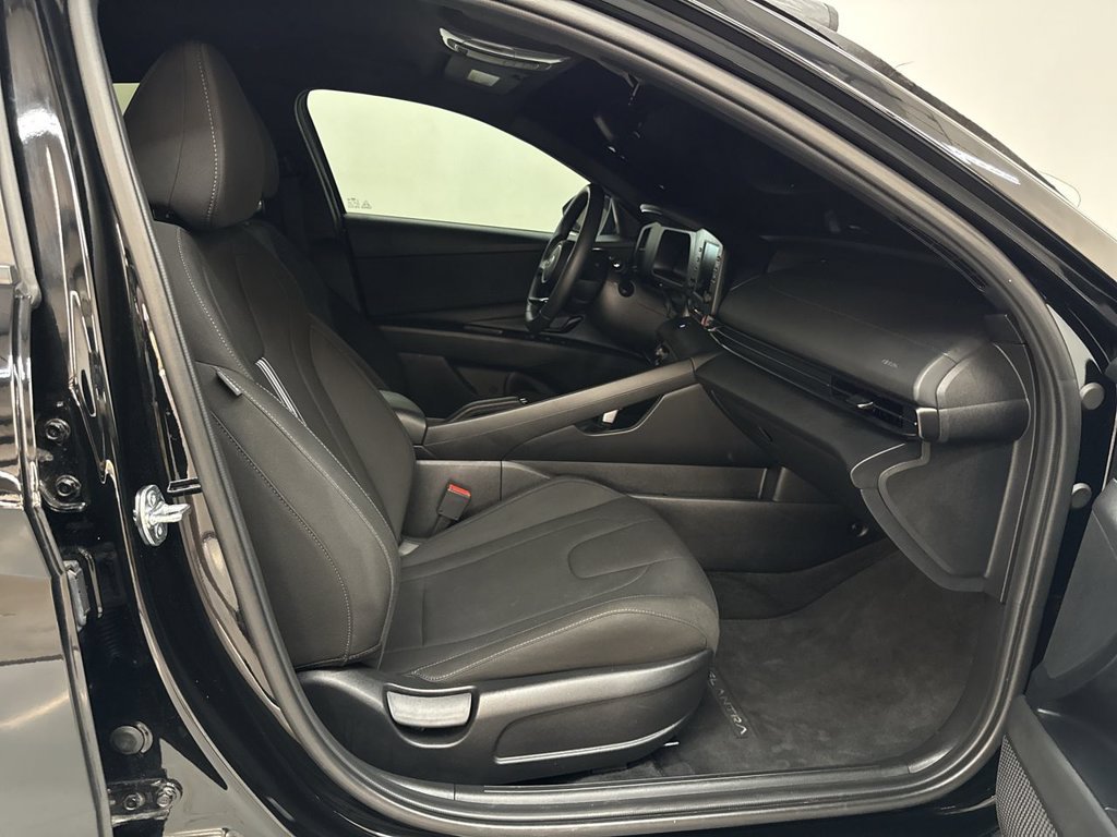 2025 Hyundai Elantra SEL - Photo 17