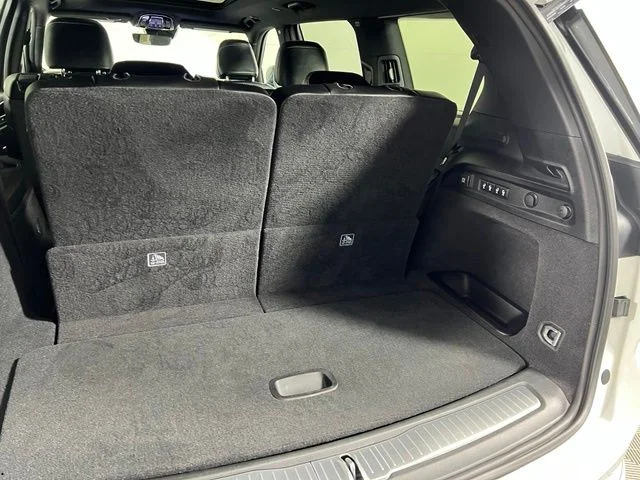 Used 2023 White Jeep Overland image 41