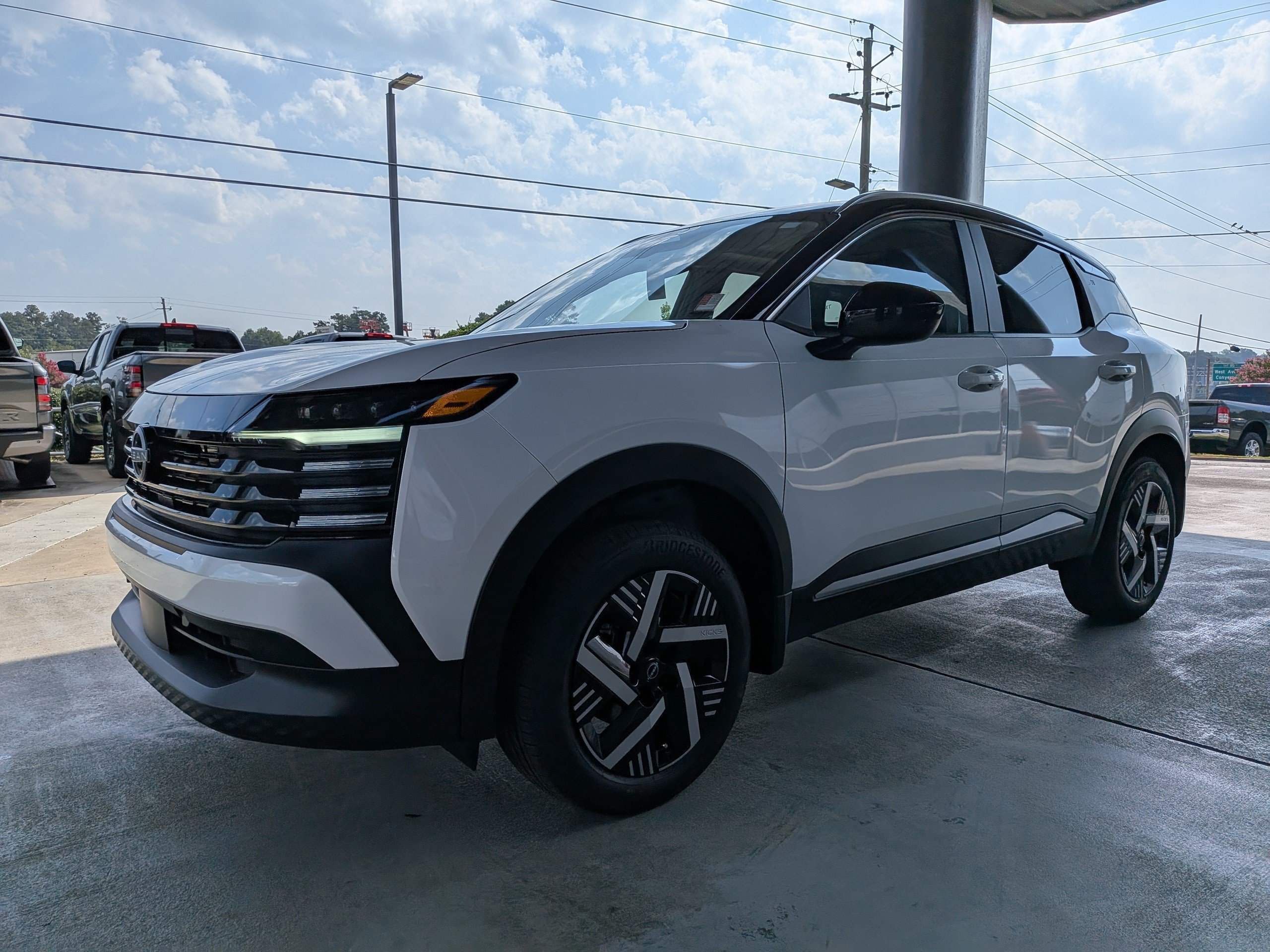New 2026 Aspen White TriCoat / Super Black Two-tone Nissan SV image 6