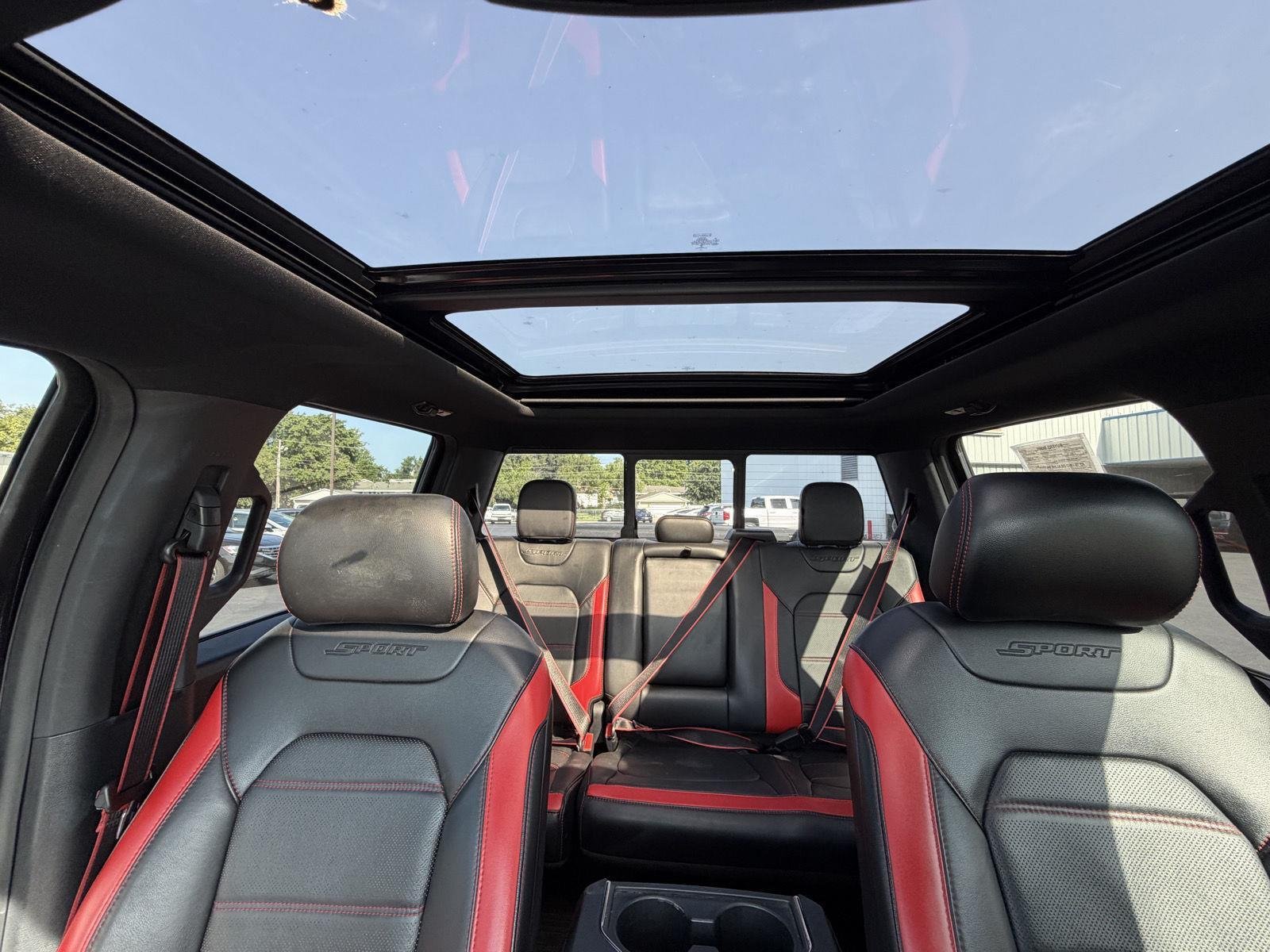 Used 2020 Agate Black Metallic Ford LARIAT image 24