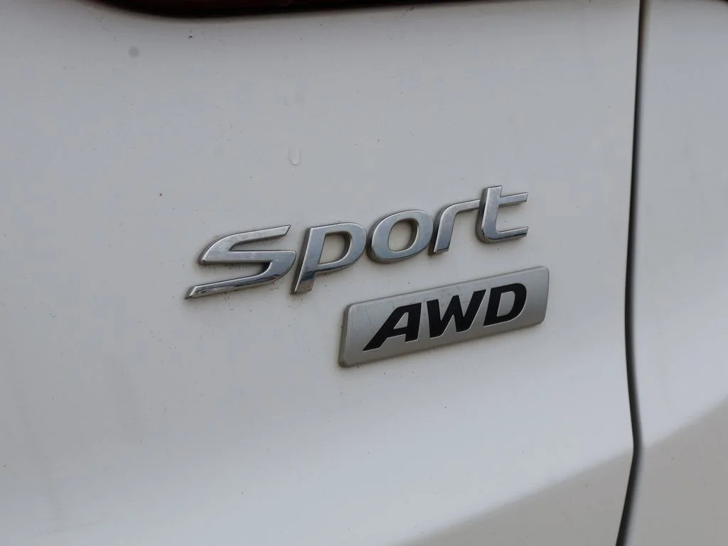 Used 2016 White Hyundai 2.4 Base image 34