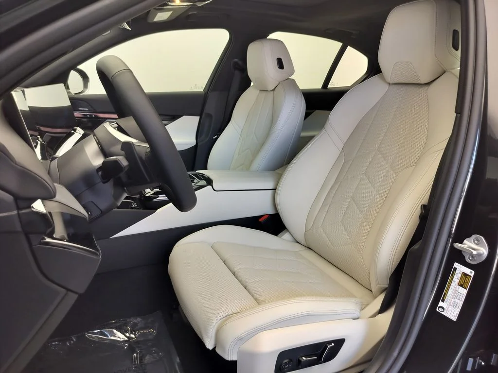 New 2027 Dark Graphite Metallic BMW 530i image 9