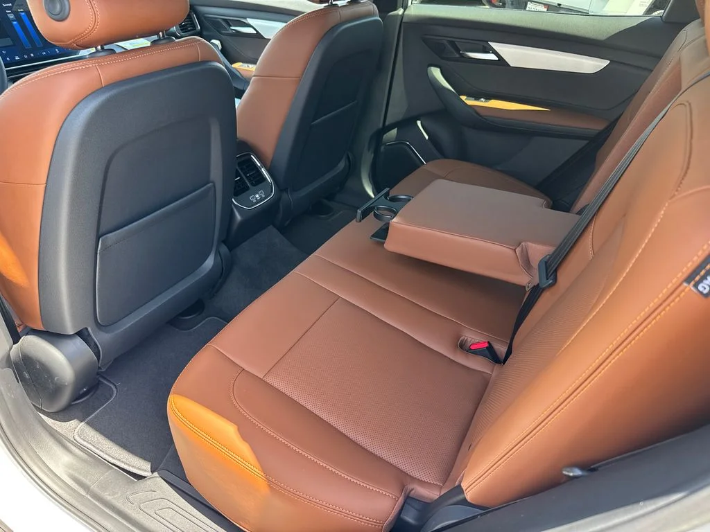 2025 VinFast VF 8 Plus - Photo 20